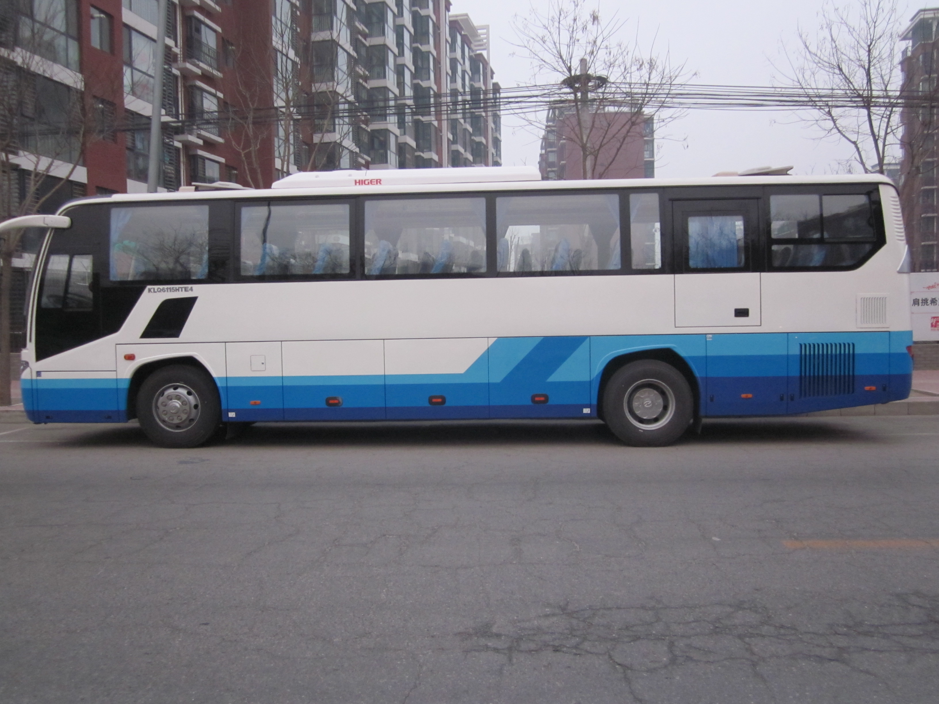 53座大巴可年租日租