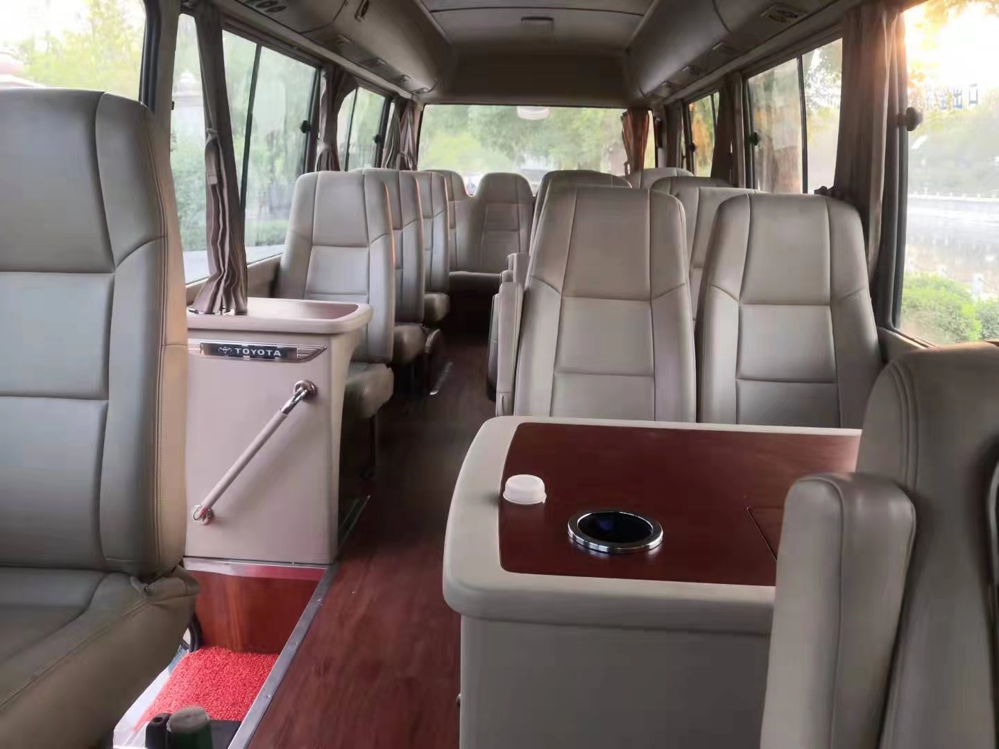 北京考斯特出租